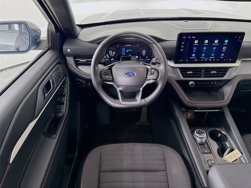 Used 2025 Ford Explorer ST-Line AWD/4WD image 2