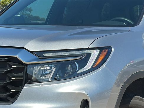 Used 2023 Honda Passport EX-L image 4