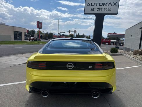 Used 2024 Nissan Z Performance w/ Floor Mat Package RWD image 6