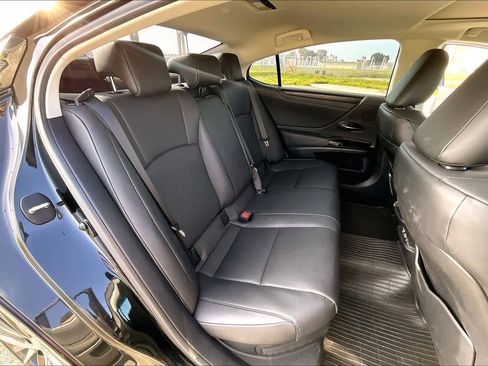 Used 2024 Lexus ES 300h w/ Premium Package image 21