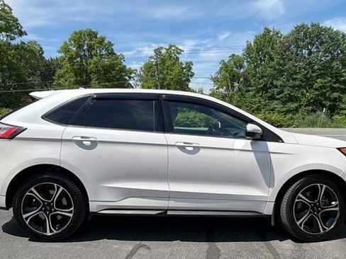 Used 2019 Ford Edge ST w/ Convenience Package AWD/4WD image 4