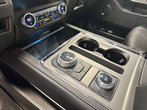 Used 2021 Ford Expedition XLT image 4