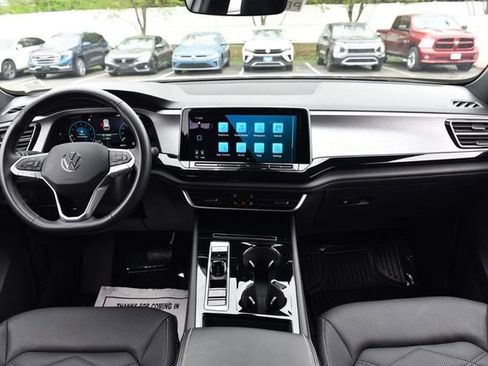 Used 2025 Volkswagen Atlas Cross Sport SE image 7