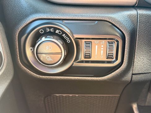 Used 2020 Jeep Gladiator Sport w/ Quick Order Package 24S AWD/4WD image 15