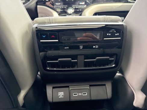 Used 2024 Acura MDX SH-AWD w/ Technology Package image 33