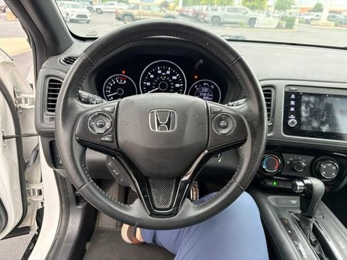 Used 2021 Honda HR-V Sport image 17