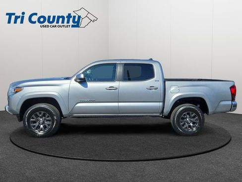 Used 2023 Toyota Tacoma SR5 AWD/4WD image 5