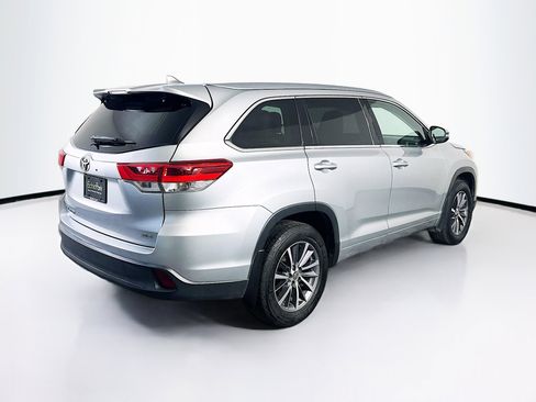 Used 2017 Toyota Highlander XLE image 9