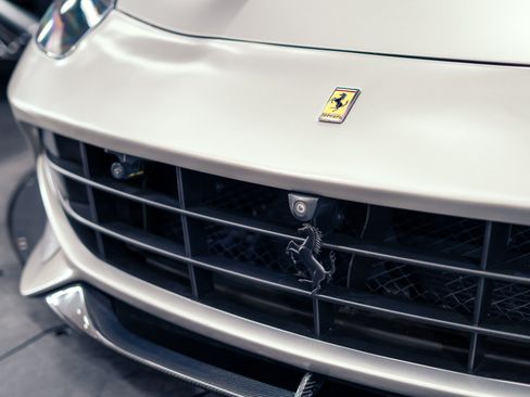 Used 2015 Ferrari F12 Berlinetta RWD image 15