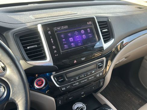 Used 2017 Honda Pilot Touring image 17