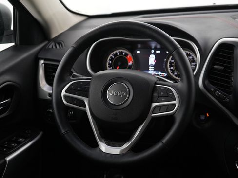 Used 2018 Jeep Cherokee Trailhawk w/ Cold Weather Group image 13