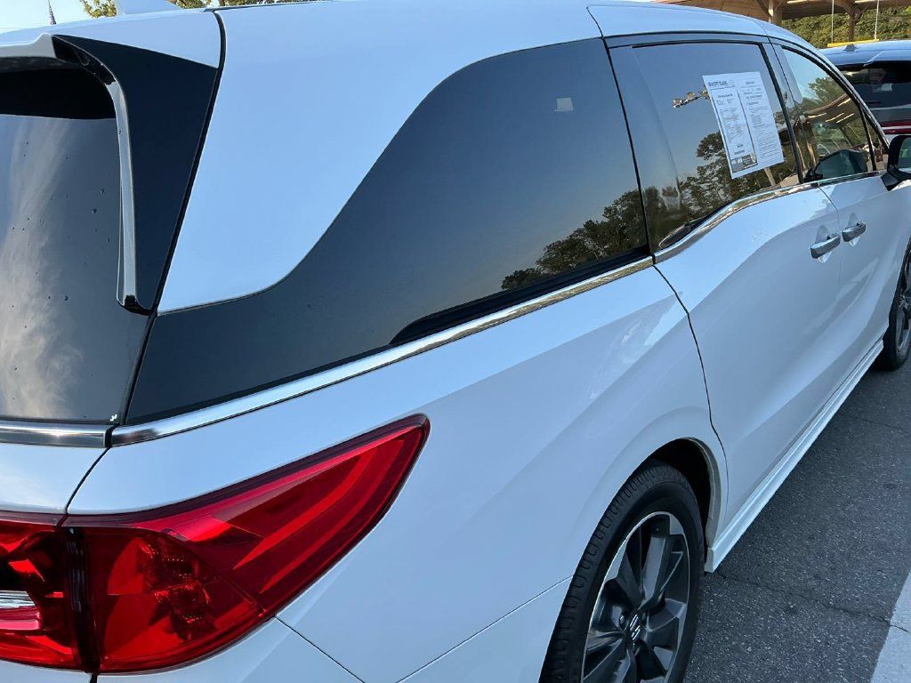 Used 2024 Honda Odyssey Elite image 2