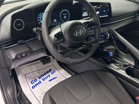 New 2025 Hyundai Elantra SEL image 15