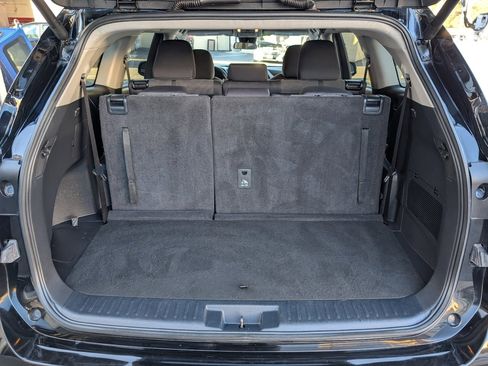 Used 2024 Toyota Highlander LE image 10