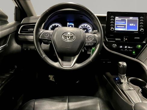 Used 2021 Toyota Camry SE FWD image 8
