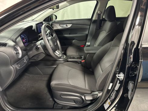 Used 2024 Kia Forte LXS FWD image 3