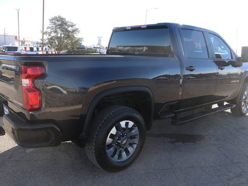 Used 2024 Chevrolet Silverado 2500 Custom w/ Custom Value Package image 7