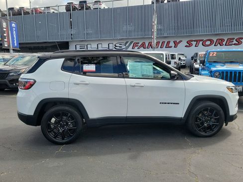 Used 2022 Jeep Compass Latitude w/ Convenience Group FWD image 28