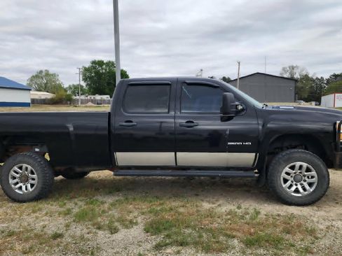 Used 2013 Chevrolet Silverado 3500 LT w/ Interior Plus Package AWD/4WD image 4