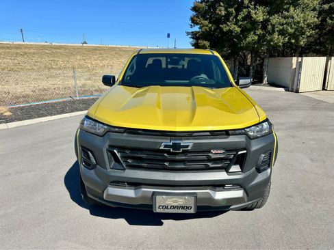Used 2024 Chevrolet Colorado Trail Boss image 2