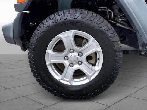 Certified 2018 Jeep Wrangler Unlimited Sport S image 11