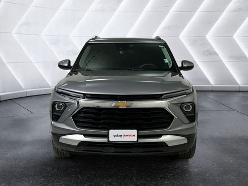 Used 2025 Chevrolet TrailBlazer LT AWD/4WD image 2