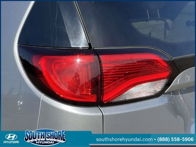 Used 2018 Chrysler Pacifica Touring-L FWD image 11