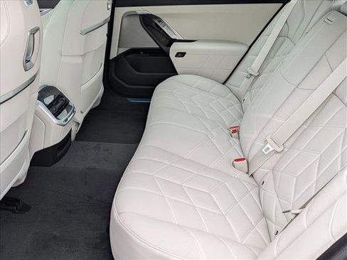 New 2026 BMW 750e xDrive w/ Executive Package image 17