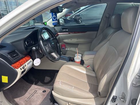 Used 2011 Subaru Outback 2.5i Limited AWD/4WD image 7