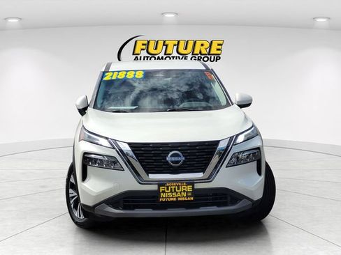Certified 2023 Nissan Rogue SV FWD image 2