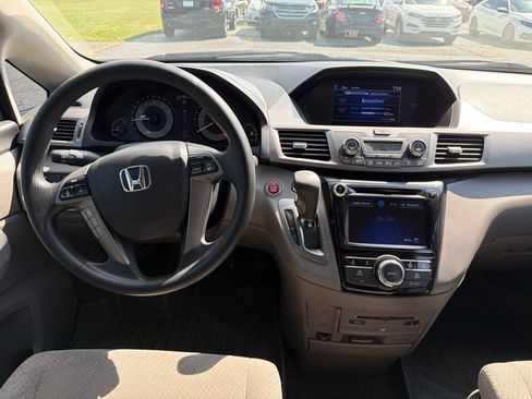 Used 2016 Honda Odyssey SE image 17