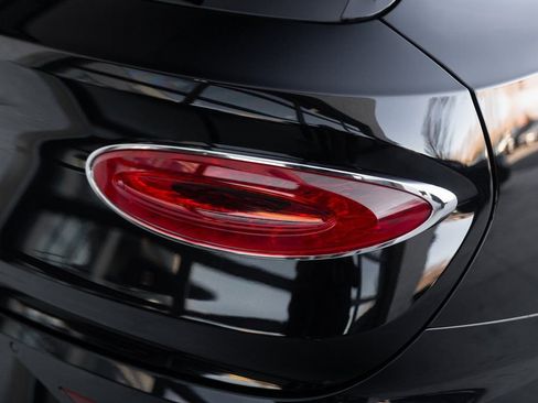 Used 2024 Bentley Bentayga Extended Wheelbase image 18
