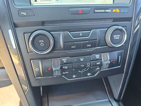 Used 2018 Ford Explorer XLT w/ Equipment Group 202A AWD/4WD image 25