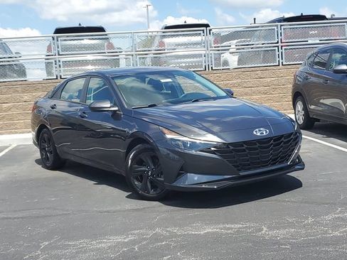 Used 2022 Hyundai Elantra SEL w/ Preferred Accessory Package FWD image 31
