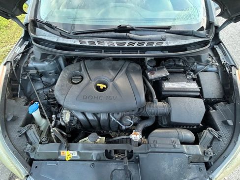 Used 2013 Hyundai Elantra GLS w/ Preferred Pkg FWD image 12