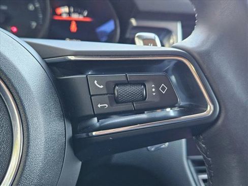 Used 2025 Porsche Macan AWD/4WD image 11