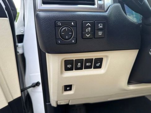 Used 2023 Lexus GX 460 Luxury w/ Sport Design Package AWD/4WD image 9