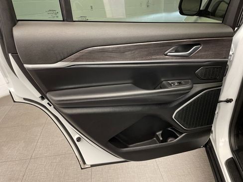 Used 2021 Jeep Grand Cherokee L Limited image 26