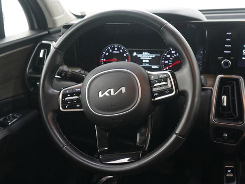 Used 2023 Kia Sorento S image 16