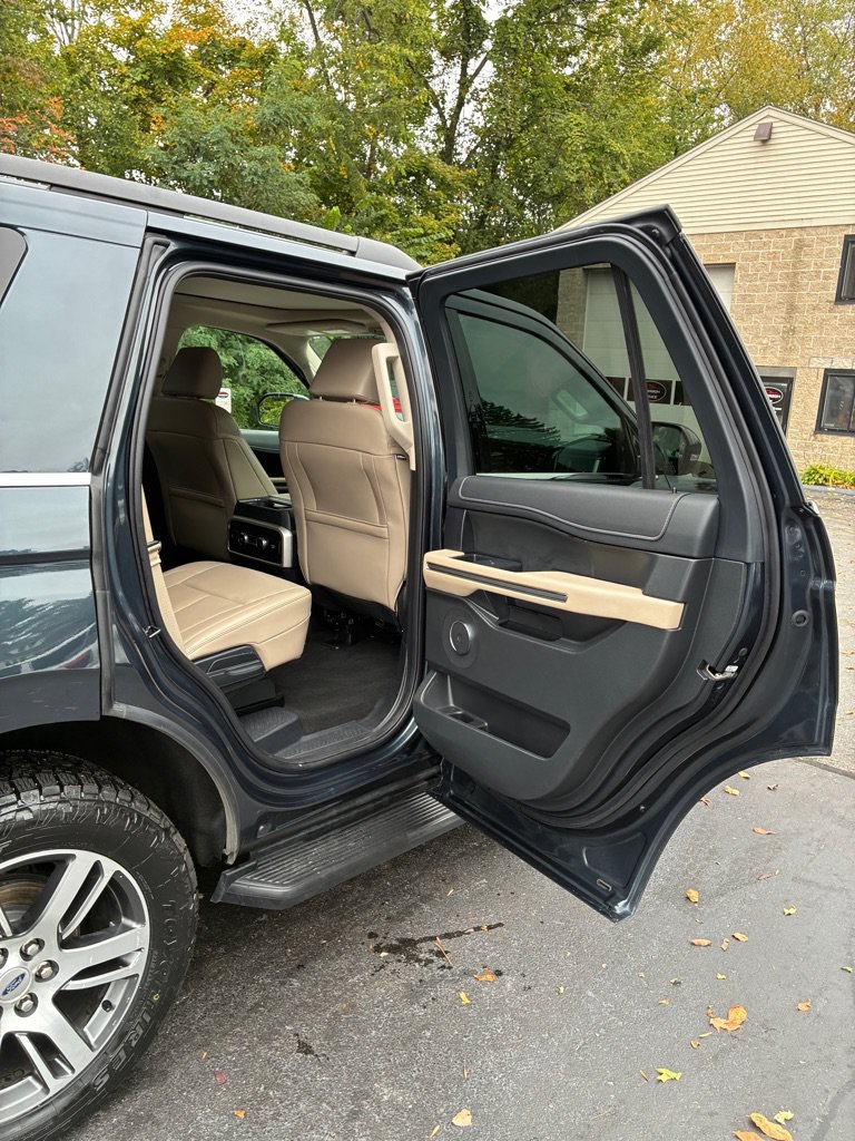 Used 2024 Ford Expedition XLT AWD/4WD image 18