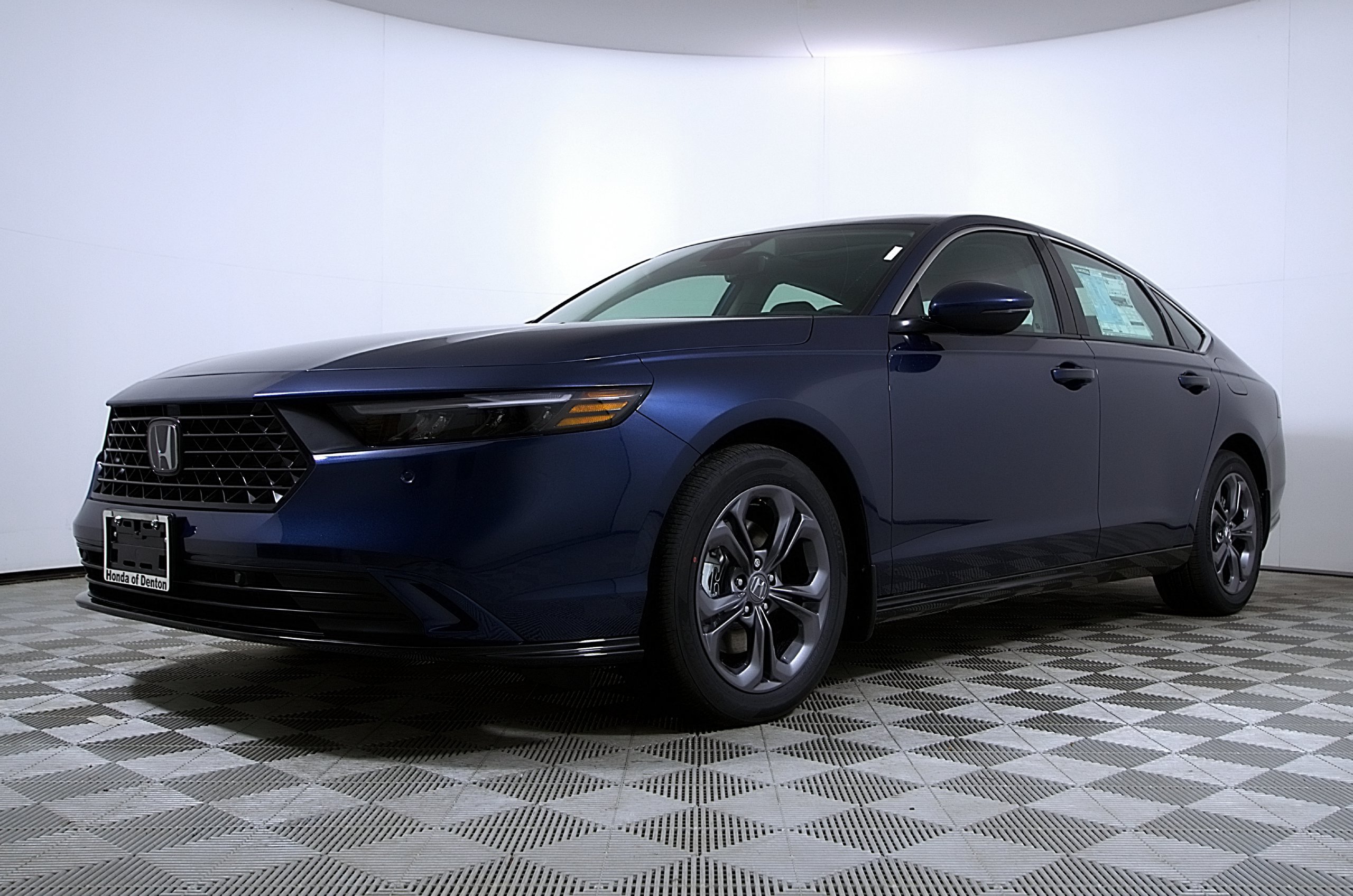 Used 2024 Honda Accord EX image 2