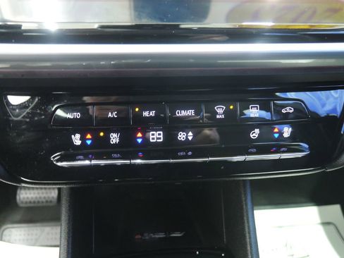 Used 2023 Chevrolet Bolt EUV Premier image 19
