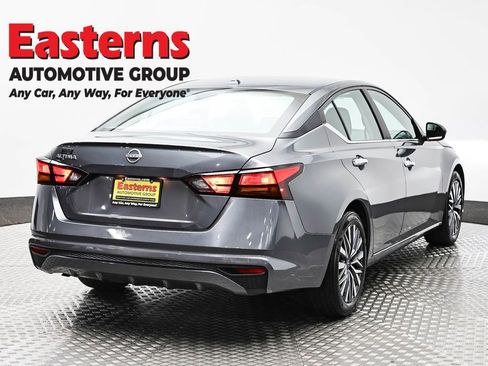 Used 2025 Nissan Altima 2.5 SV FWD image 5