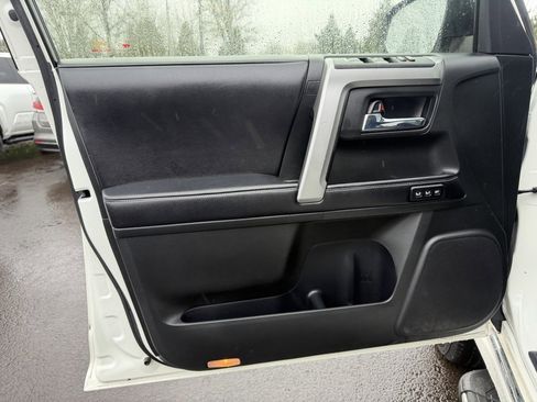 Used 2016 Toyota 4Runner Limited image 11