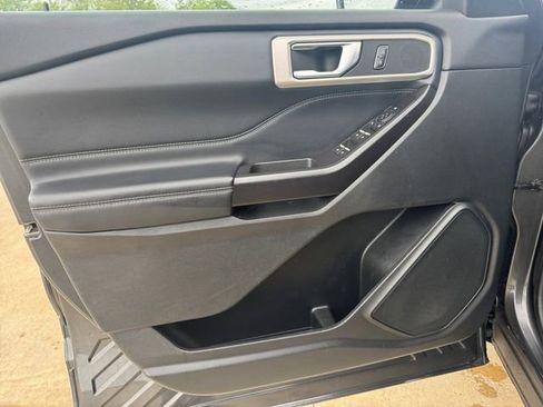 Used 2020 Ford Explorer XLT w/ Equipment Group 202A RWD image 4