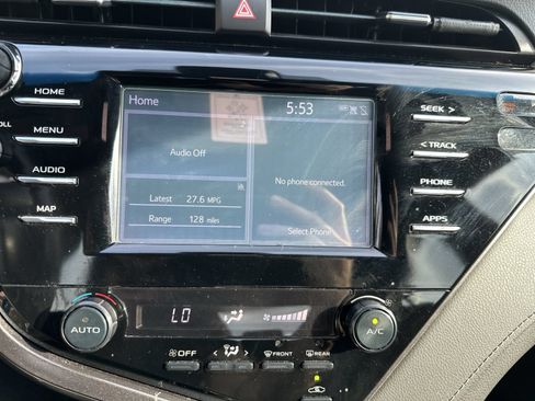 Used 2019 Toyota Camry SE FWD image 12