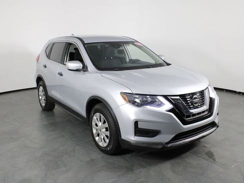 Used 2019 Nissan Rogue S FWD image 4