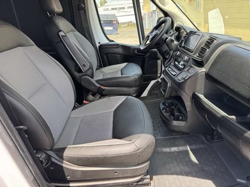 Used 2025 RAM ProMaster 2500 w/ Convenience Group FWD image 9