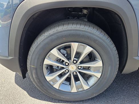 New 2026 Chevrolet Equinox LT w/ Convenience Package II FWD image 4