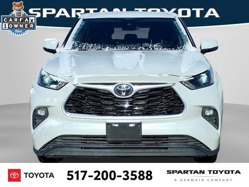 Used 2023 Toyota Highlander LE image 3